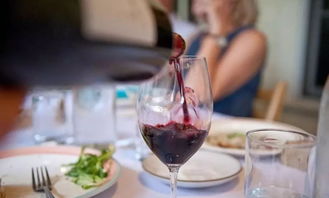 春節酒局多,倒酒禮儀不可不知道